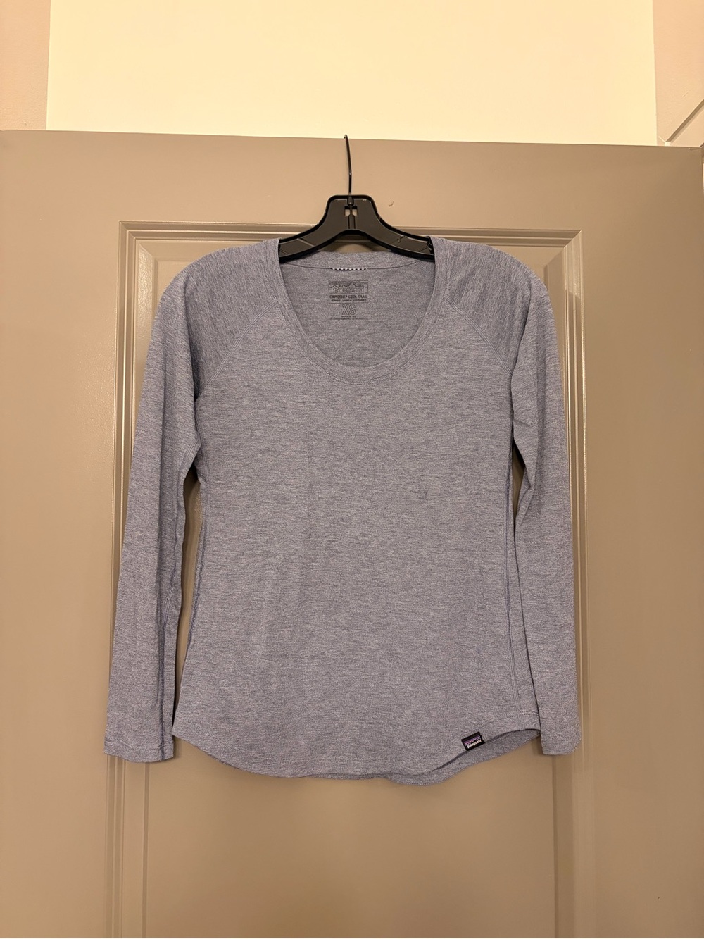 Patagonia Women's Blue-Gray Long-Sleeve Scoop Neck Top. Size XS.